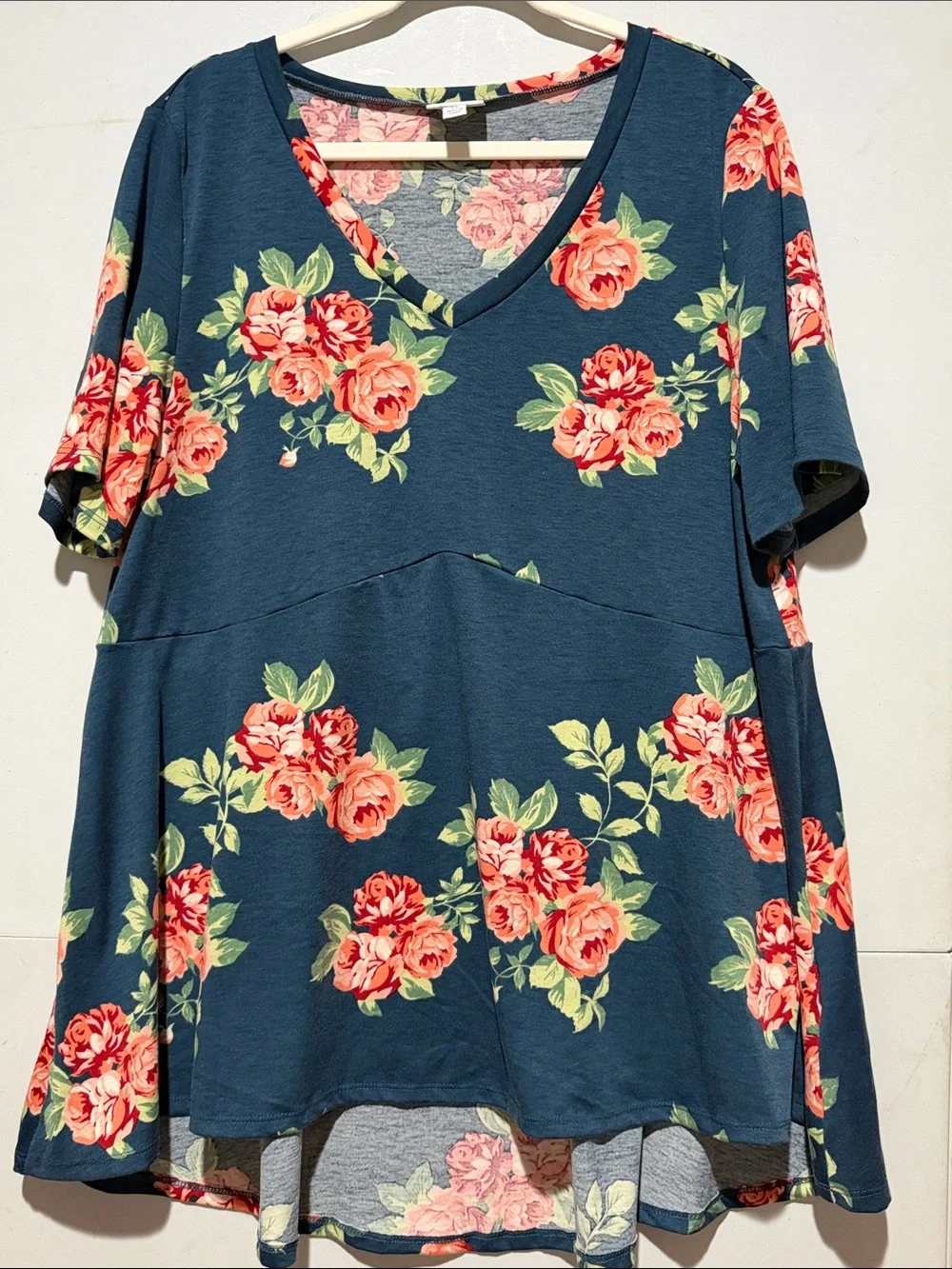 LuLaRoe Jana Blue V-Neck Tunic with Rose Print - Picture 1 of 6